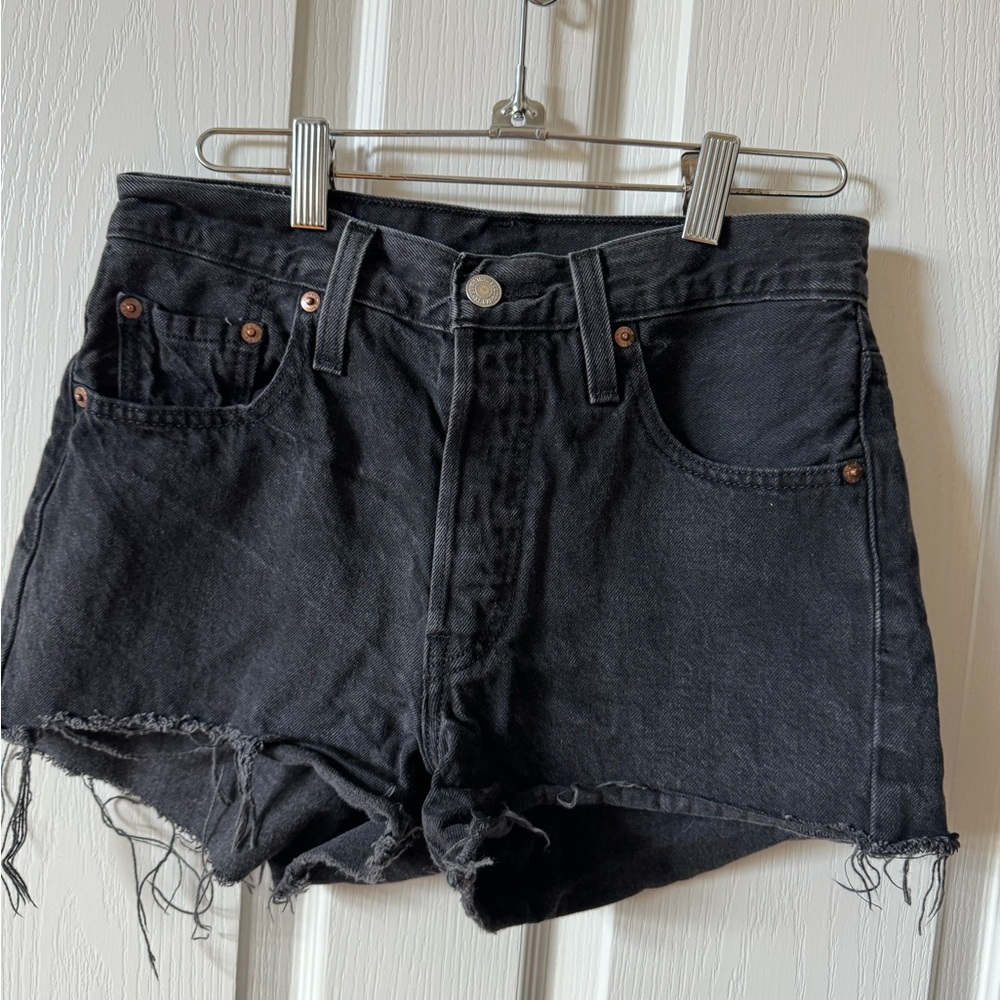 Black Levi’s shorts